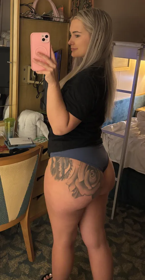 Thumbnail Yourfavemom24 Showcases the Beauty of a Curvy Form - Double Cheeked Up!