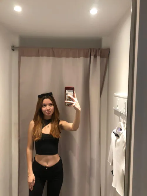 Thumbnail Flowermodel's Captivating MirrorSelfie | MirrorSelfie