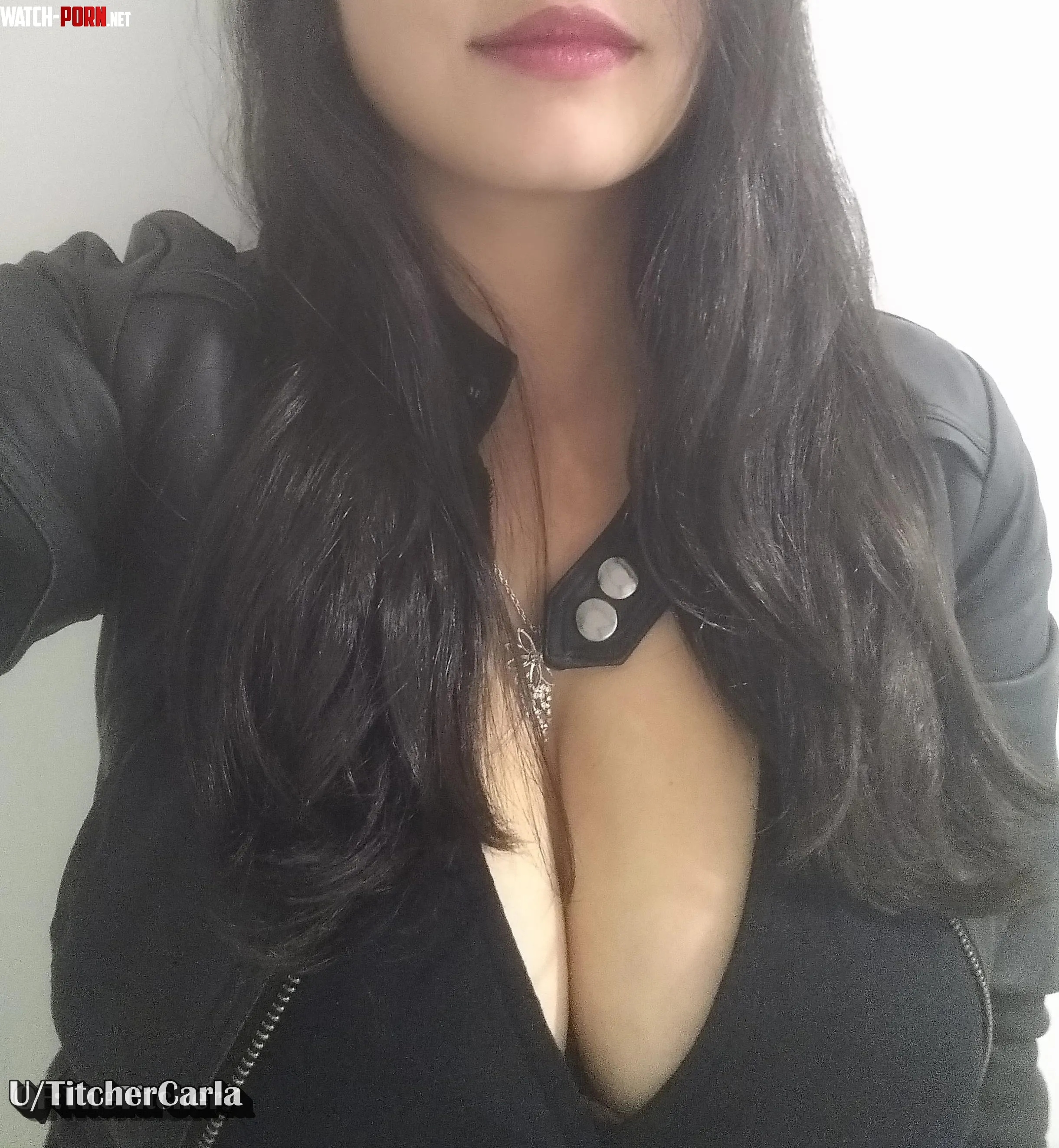 A cleavage amateur by TitcherCarla