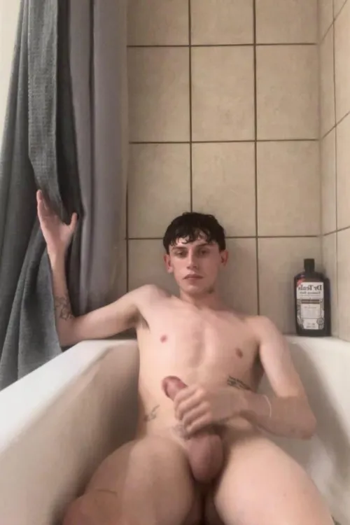 Thumbnail 21-Year-Old Twink's Relaxing Bath Time Adventure Unveiled