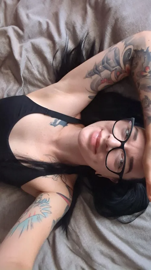 Thumbnail Cumming All Over: MissRiahxo's Perfect Glasses Revelation in gothsluts