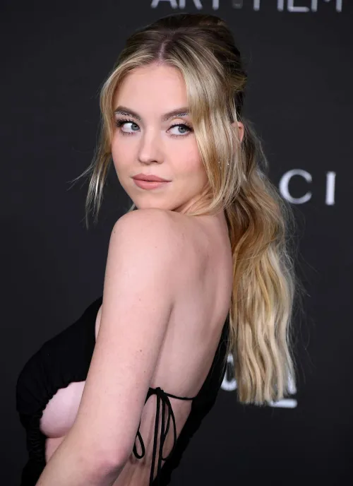 Thumbnail Discover Gentleman Boners: Sydney Sweeney by L_MO88