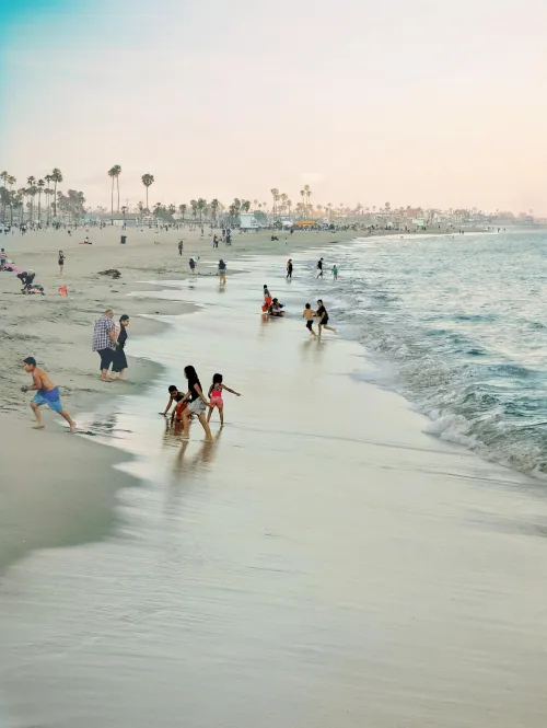 Thumbnail Santa Monica Beach in California: Sun, Sand, and Waves | JPEG_mobileFan | beach