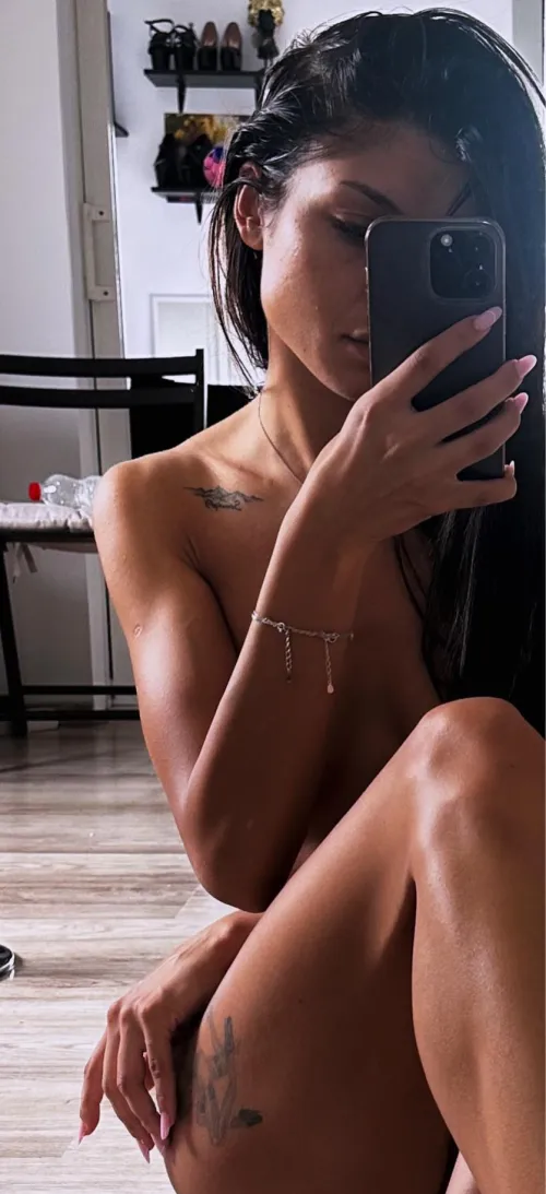 Thumbnail VanessaOssry's Teasing MirrorSelfie Shot