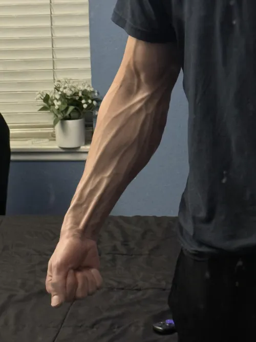 Thumbnail Bradyboyxxx Invites You to Lick His Veins - Broslikeus