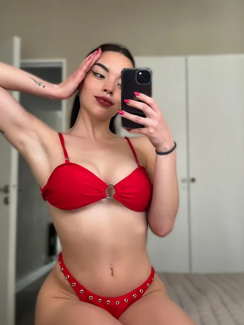 Thumbnail Poolside Glamour: AesEterna's New Bikini Affair in MirrorSelfie