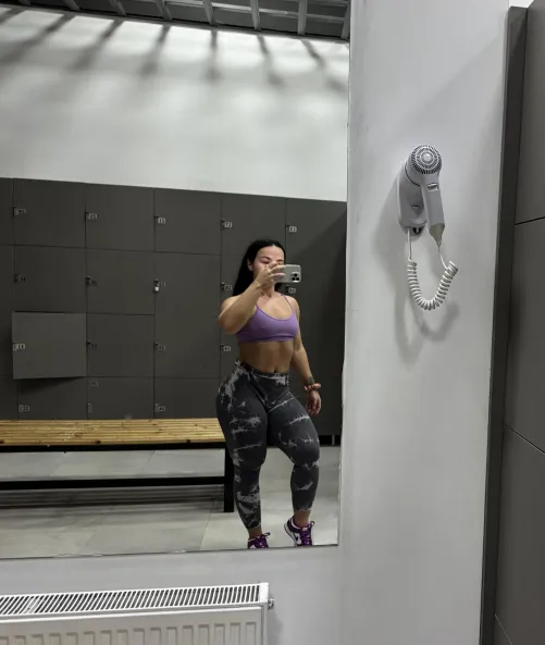 Thumbnail Gym Crush Chronicles: Exploring Desire with quadsqueen