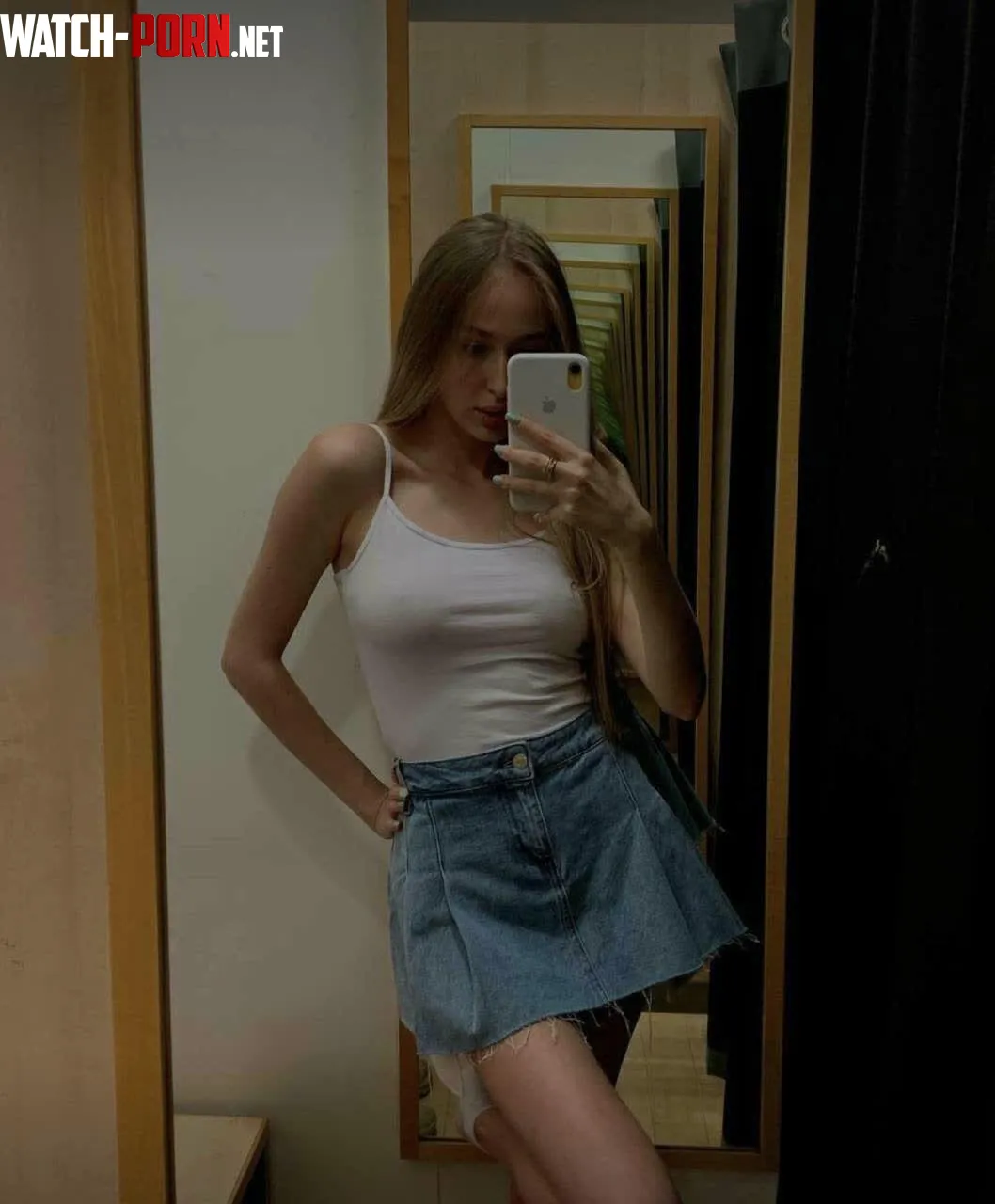 I think its have to be a rule for everyone petite girl  wearing white top without bra  what u think  by lubojw