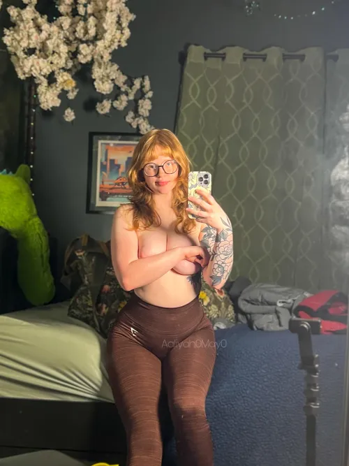 Thumbnail Lost and Found: Aaliyah0may0's Bra Hunt in MirrorSelfie