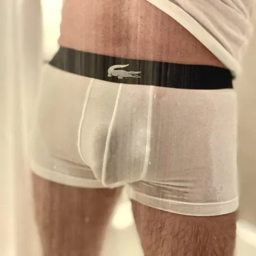 Thumbnail Showered Sensations: evermac's Bold Bulge Story