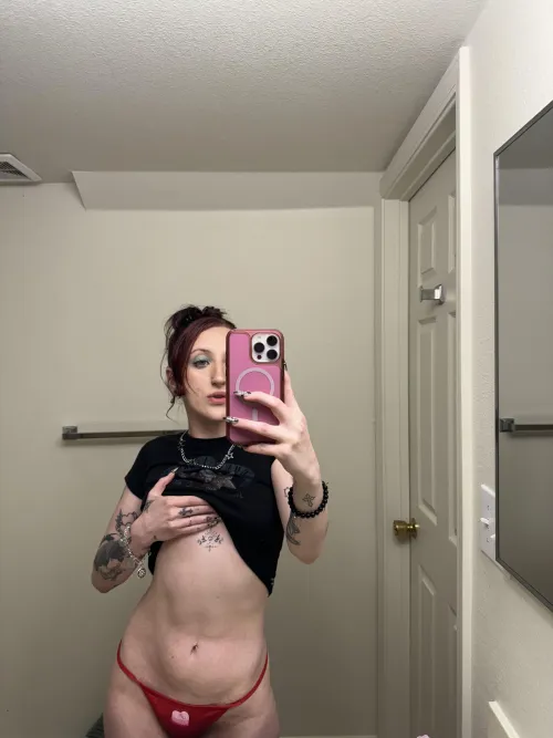 Thumbnail Favorite Slut: gracelovesu22's Confession in OnlyFans101