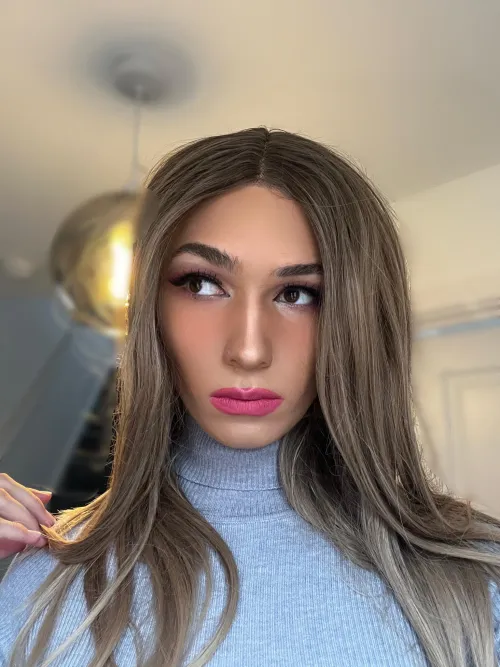 Thumbnail TSaimeeX Explores Makeup Style Evolution in femboy Discovery