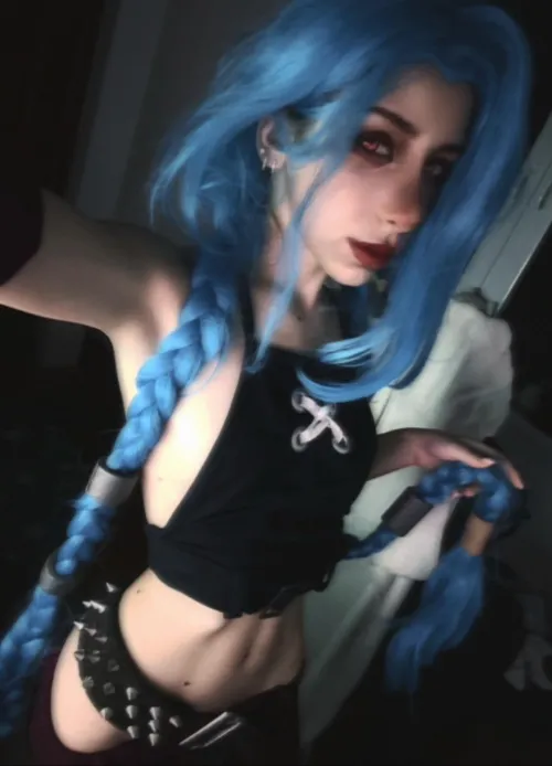 Thumbnail Kwonnie Shines as Jinx Arcane in Cosplay