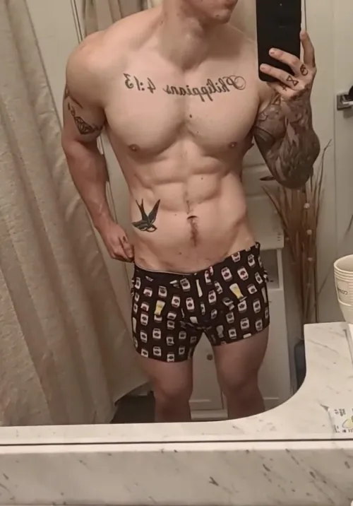 Thumbnail Is Throwbackmonday a Thing? Uncover Jakthestrippr's Insights on hotguyswithtattoos