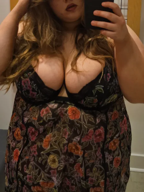 Thumbnail Admiring Curves: A Closer Look at BBW Beauty