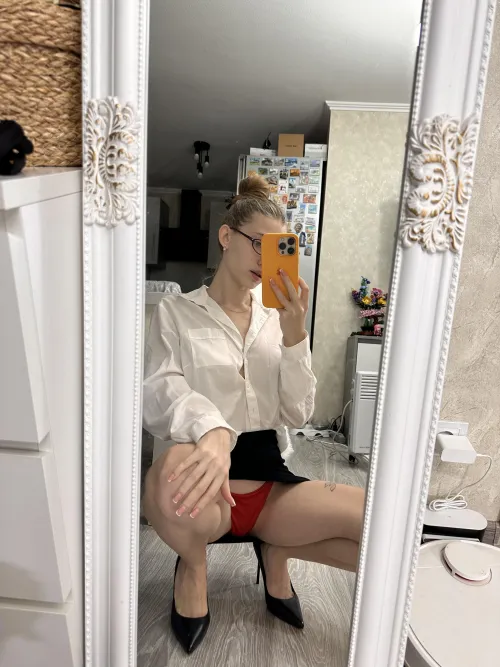 Thumbnail FoxyShweppes Explores the Impact of a College Girl in MirrorSelfie