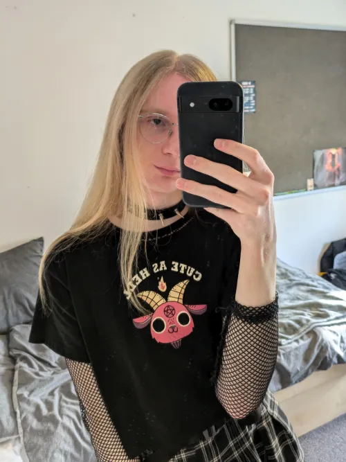 Thumbnail the_femboy_kat Flaunts a New Choker in Enchanting femboy Fashion