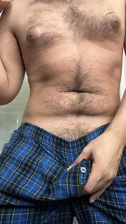 Thumbnail UmbreonNight's Confident Look: Masculine and F**kable in Boxers