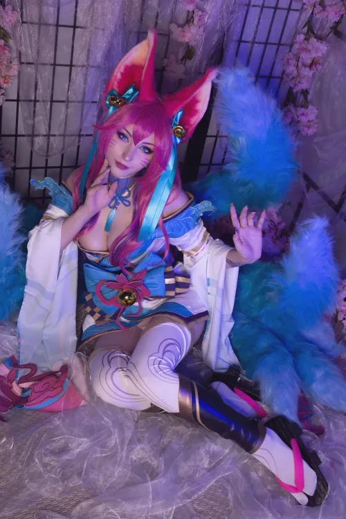 Thumbnail fiscendcips Cosplays Ahri as Shirokitsune in Rule34LoL Category