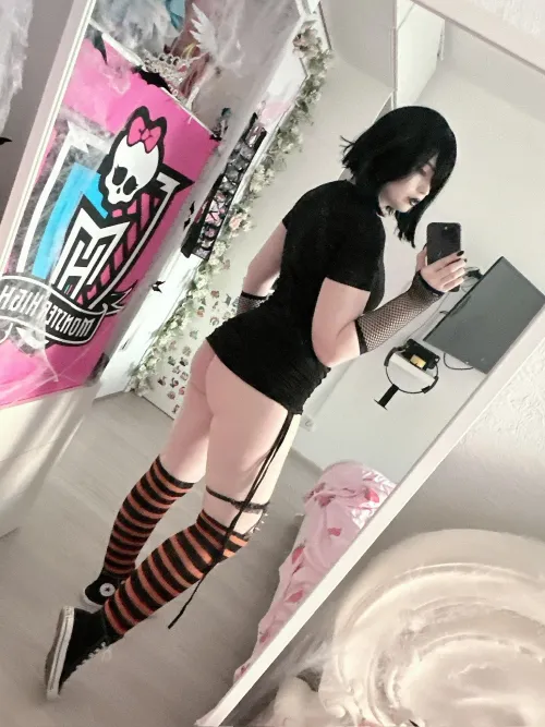 Thumbnail Captivating Mavis from Hotel Transylvania in cosplaybutts Realm by Heracllitus