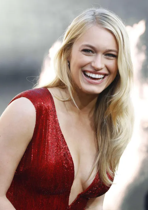 Thumbnail awakenedSky's Focus on the Stunning Leven Rambin