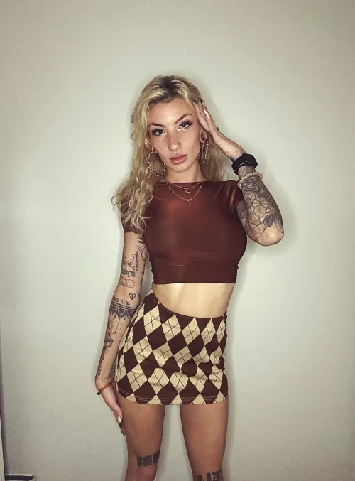 Thumbnail Seductive Confessions: ItsShayspice's Tight Skirt Revelation