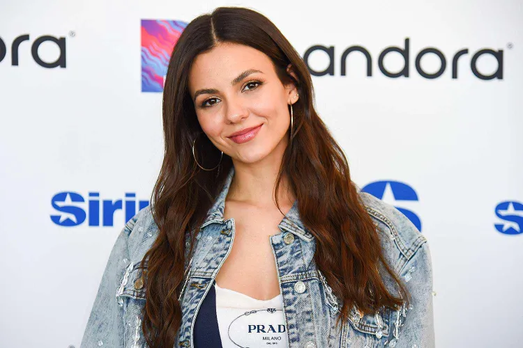 Thumbnail Victoria Justice - A Captivating Beauty | PrettyGirls