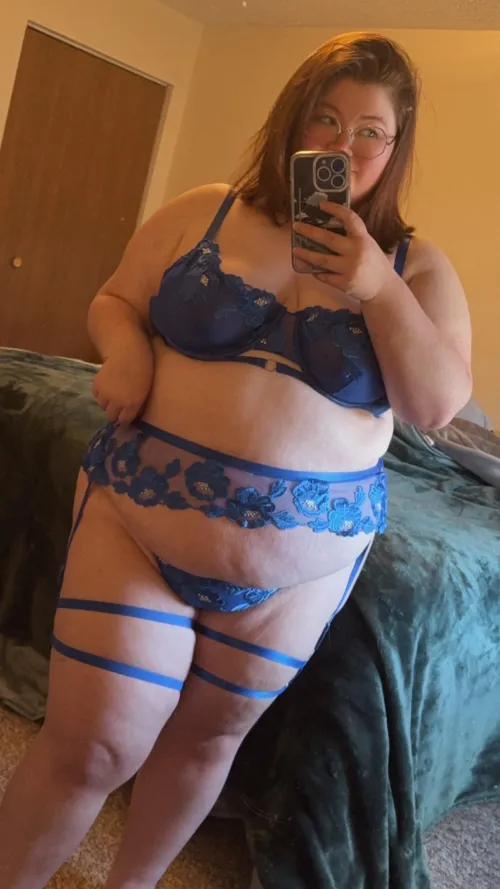 Thumbnail Legitimate_Coyote410's Eye-Catching Blue Affair | BBW_Chubby