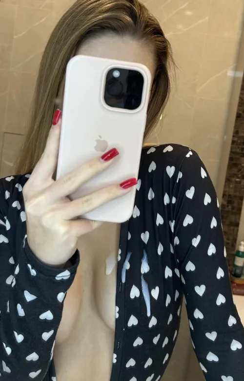 Thumbnail GoodVibeGirl Explores Selfies Covered in Cum in the MirrorSelfie Category