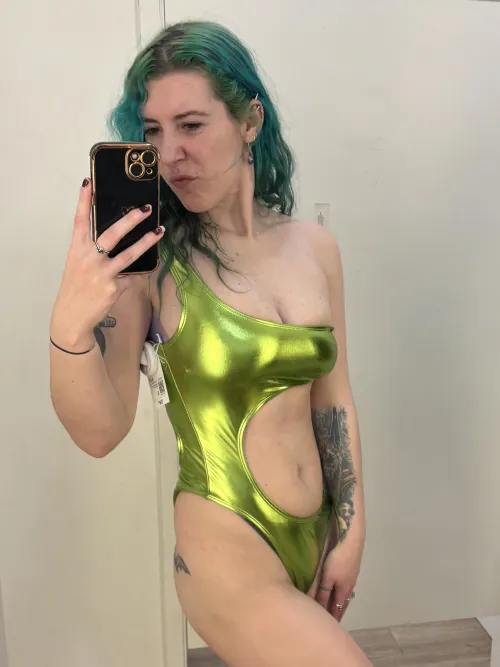 Thumbnail Mesmerizing in Green: Delving into sirenskiss3's Bikini