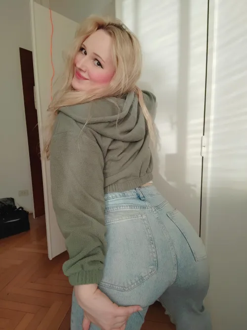 Thumbnail Denim Delight: SweetDoove's Captivating Booty Glow