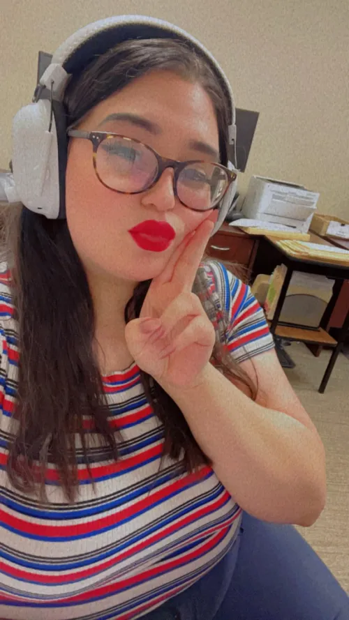 Thumbnail Embracing Office Vibes with HellsBells_4225 - A BBW Delight