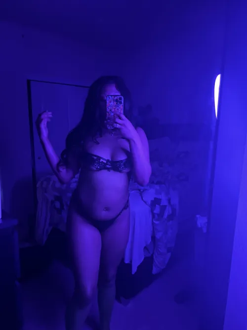 Thumbnail Brattminx22 Excites Viewers with Her Curvy Body on OnlyFans