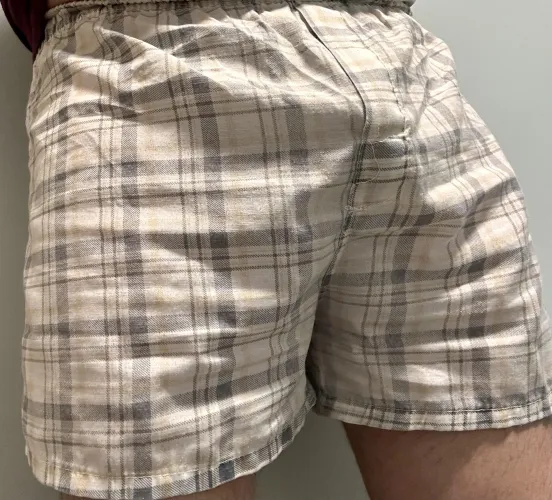 Thumbnail Bulge Dilemmas at Work: boozebrain310 | boxershorts