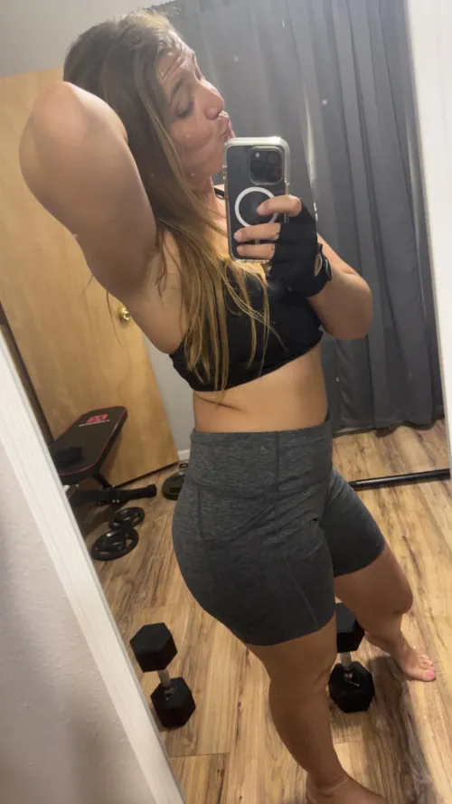 Thumbnail Get Gains with YogaPants Enthusiast assolottle