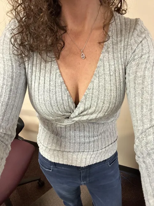 Thumbnail Exploring Workplace Etiquette: Coworker Cleavage Insights