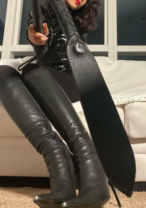 Thumbnail Obey the Goddess: Leatherclad Temptations | LadiesInLeather