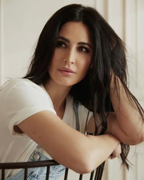 Thumbnail Katrina Kaif: The Charm of PrettyGirls Revealed by James007BondUK