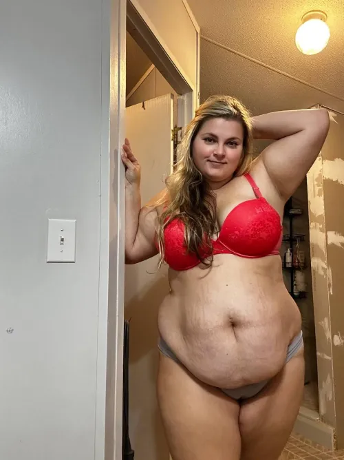 Thumbnail Embracing Beauty at 36 Years Old by hollandjamie in BBW_Chubby