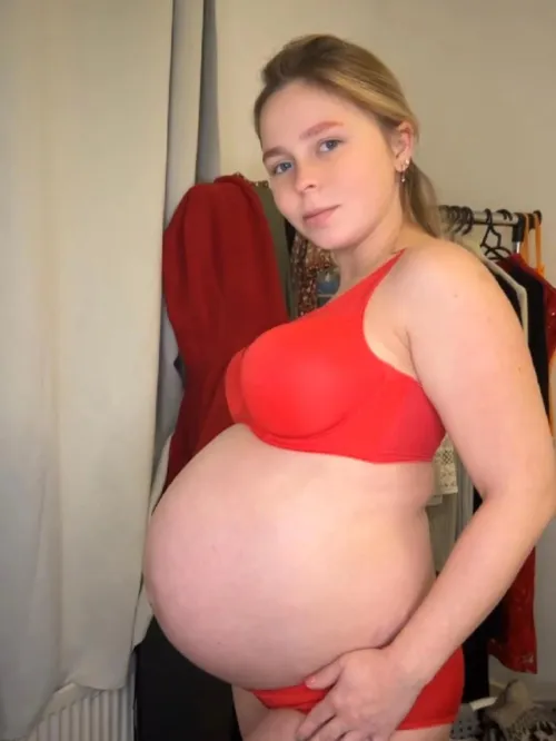 Thumbnail Are Pregnant Petite Girls Beautiful? Discover the Beauty with pregnant_brandi