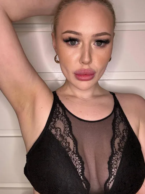 Thumbnail Delve into the Passion of 'Cant Get Enough of the Armpit Love' by AngelicXAriana