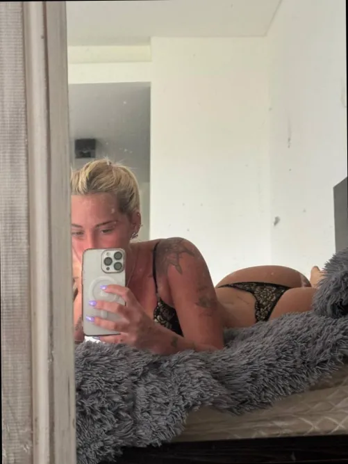 Thumbnail iaaammsofiaa: Ride the Mood with a Pretty Cock in MirrorSelfie