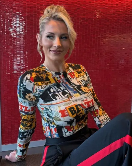 Thumbnail Danib_127: The Alluring Laura Rutledge