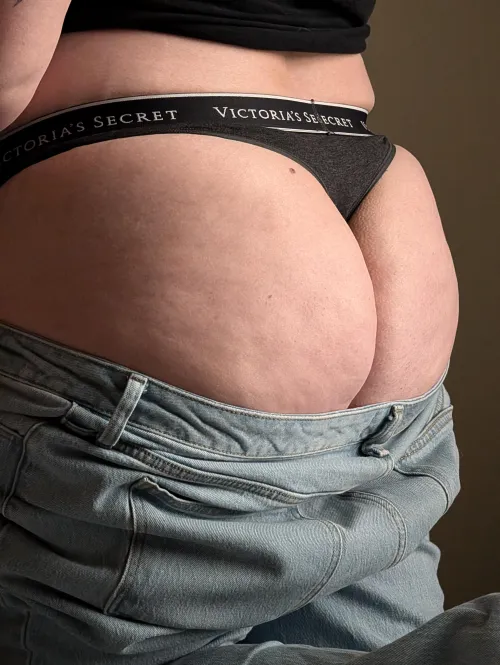 Thumbnail Revealing Victoria's Secret: Unveiling a Huge Ass by Stock_Spirit_4350 | BBW Category