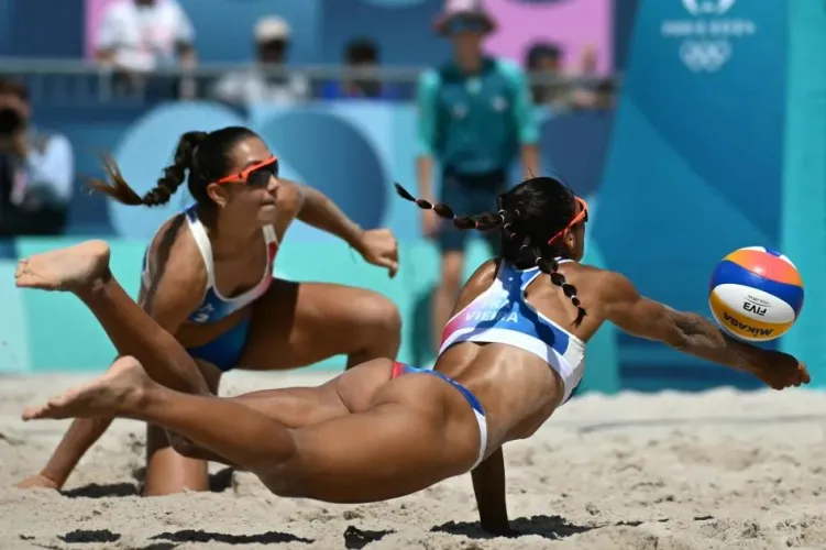 Thumbnail Explore Clemence Vieira and Aline Chamereau in VolleyballGirls by DemarcusNoe