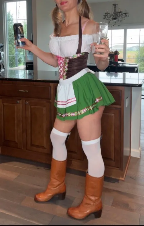 Thumbnail Thirsty? St.Pauli Girl Today! F 45 | FitMilfSam | NSFWCostumes