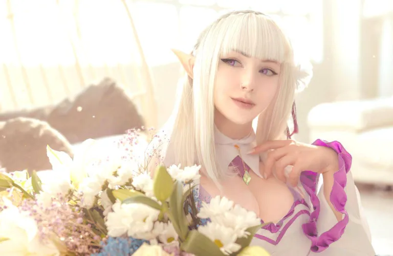 Thumbnail Emilia Cosplay by Kuroitsune: A Stunning Interpretation by Kuroxkitsune