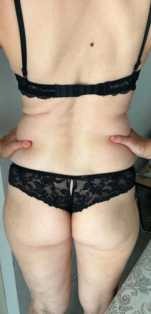 Thumbnail sw-milf Asks: Would You Like? - A Provocative Query in MilfPanties