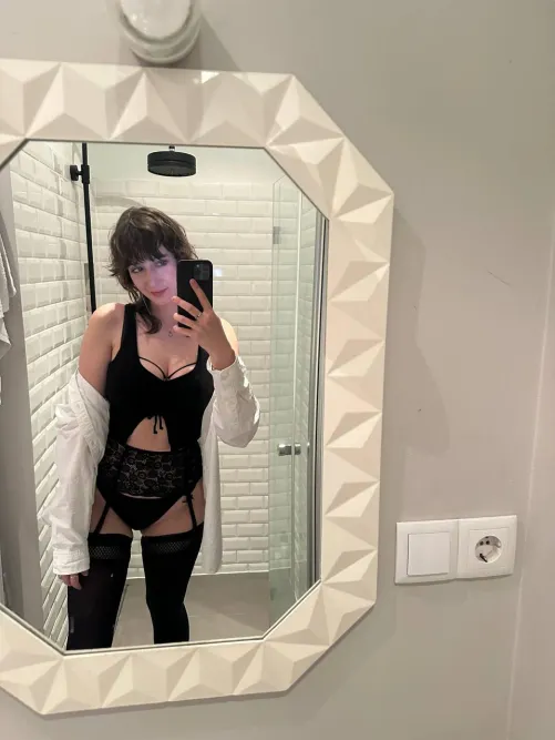 Thumbnail Lure and Captivate with 'Try to Lure You' by Alexabilliks in MirrorSelfie Realm