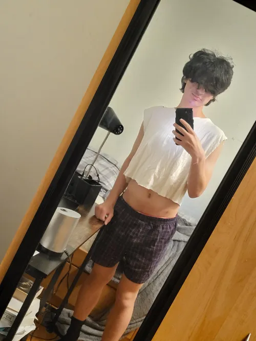 Thumbnail Exploring Crop Tops: A New Experience | Femboy